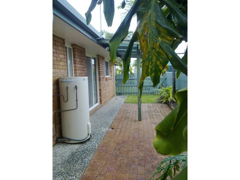 2/9 Kawana Close, Kawana QLD 4701